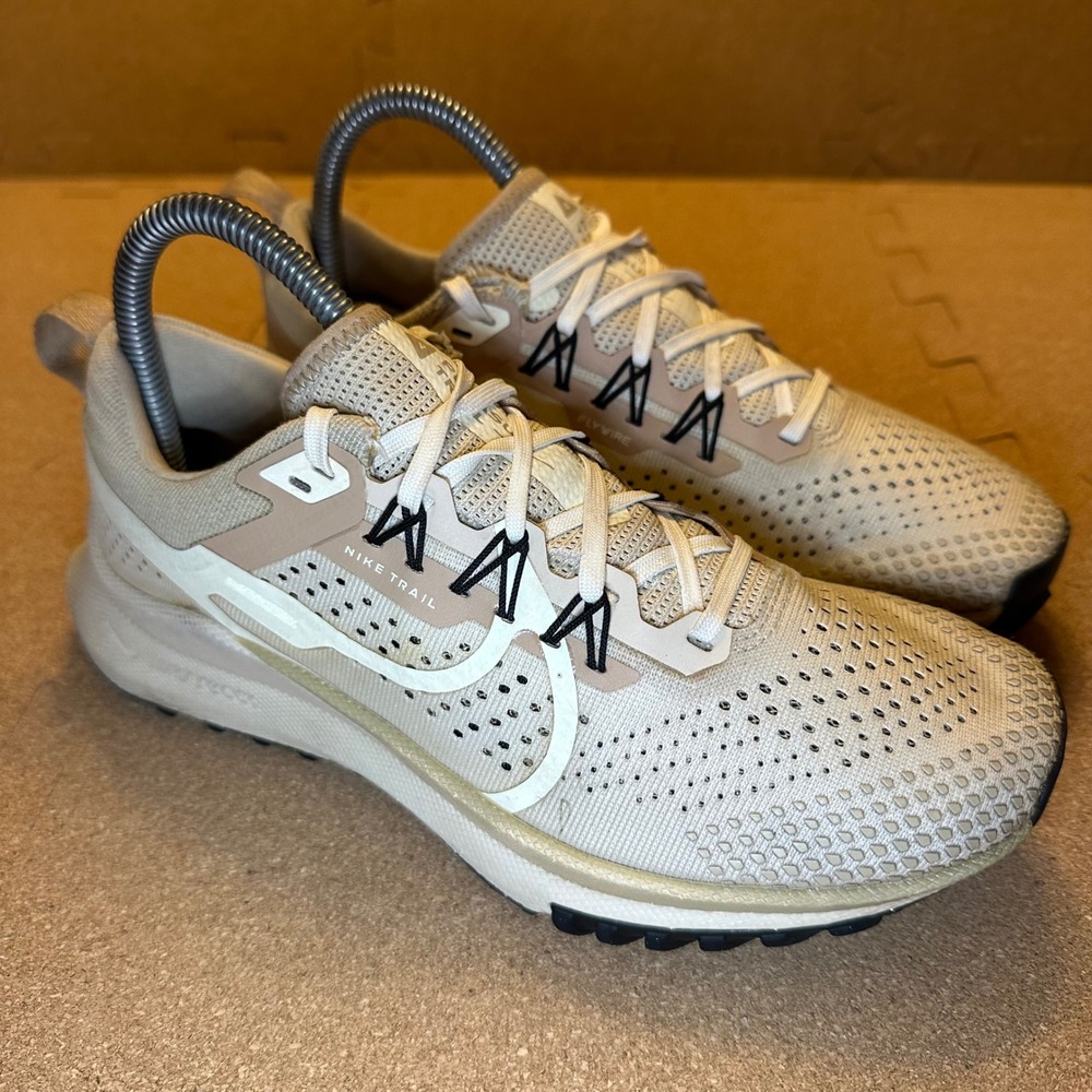 Nike Pegasus Trail 4 Running Shoes Womens 7 Beige DZ2758-112 React Sneaker Trail